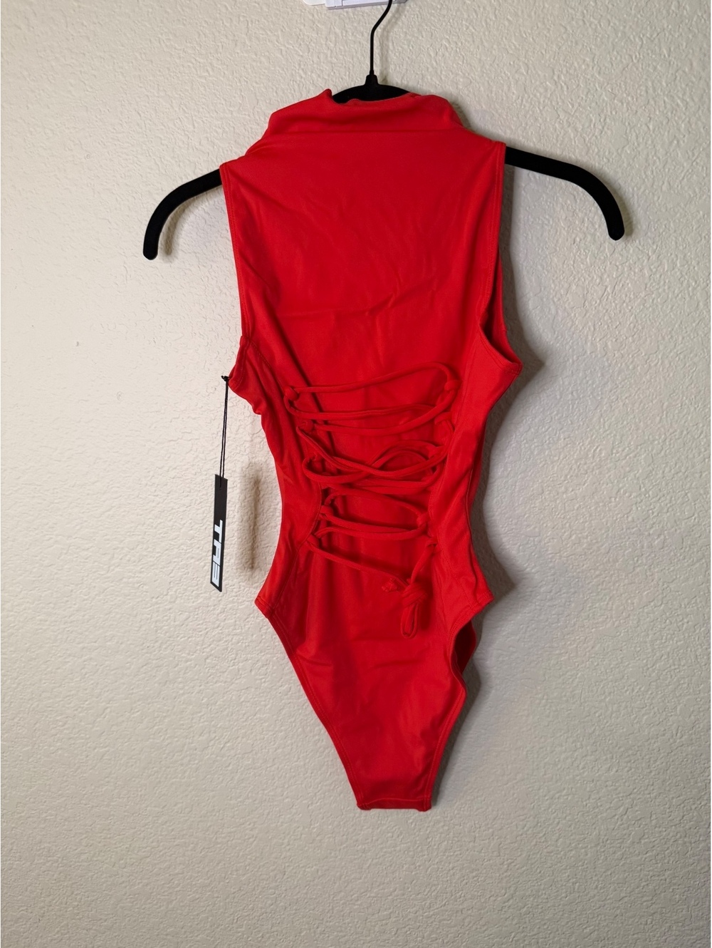 TA3 XS Short Sleeveless Surfy. Hot Coral. Hi cut. - Picture 2 of 9